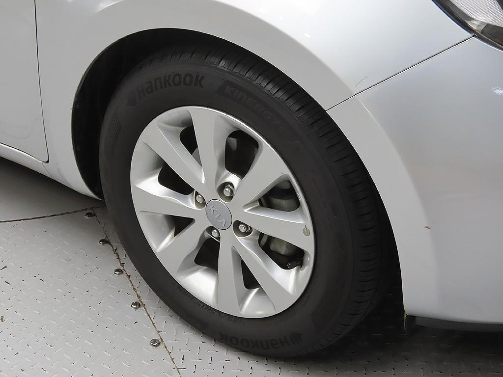 KIA Pride - Vista 7
