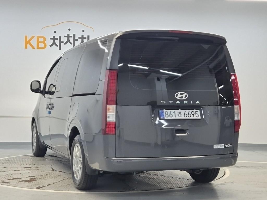 HYUNDAI Staria - Vista 3