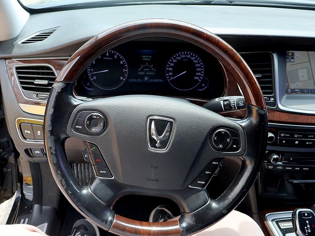 HYUNDAI Equus - Vista 10