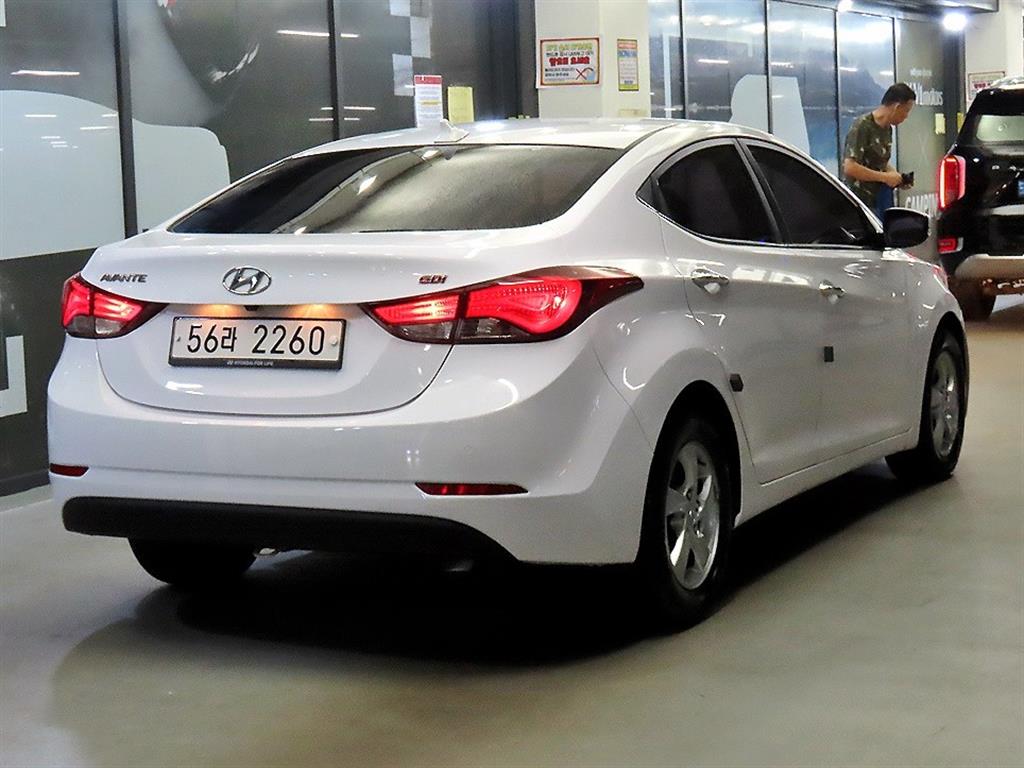 HYUNDAI Avante - Vista 6