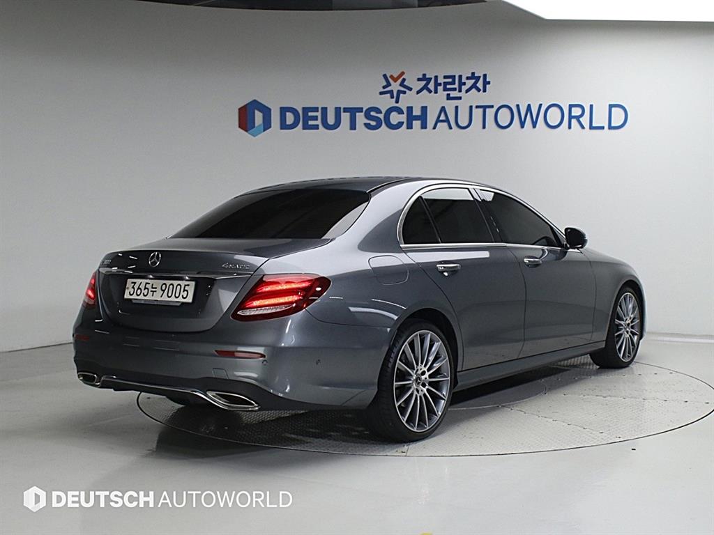 Mercedes Benz E class - Vista 2