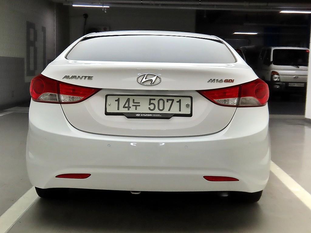 HYUNDAI Avante - Vista 3