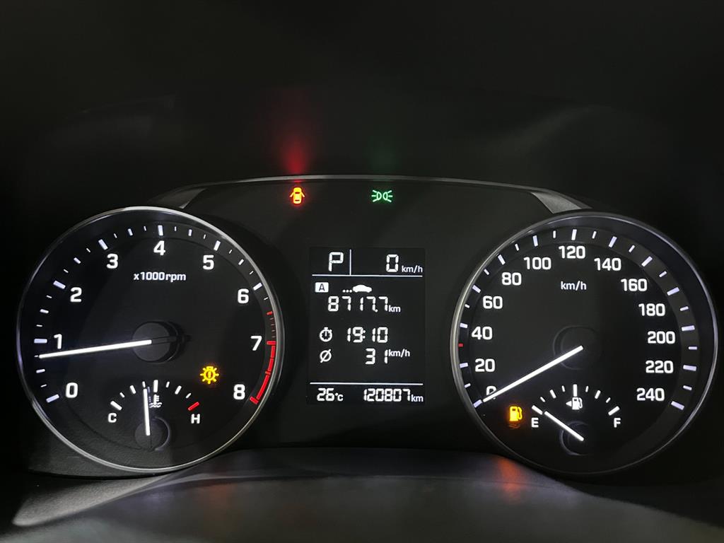 HYUNDAI Avante - Vista 9