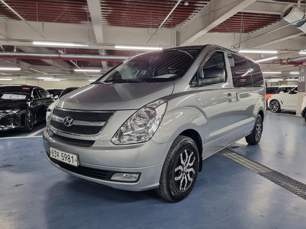 HYUNDAI Starex - Vista 2