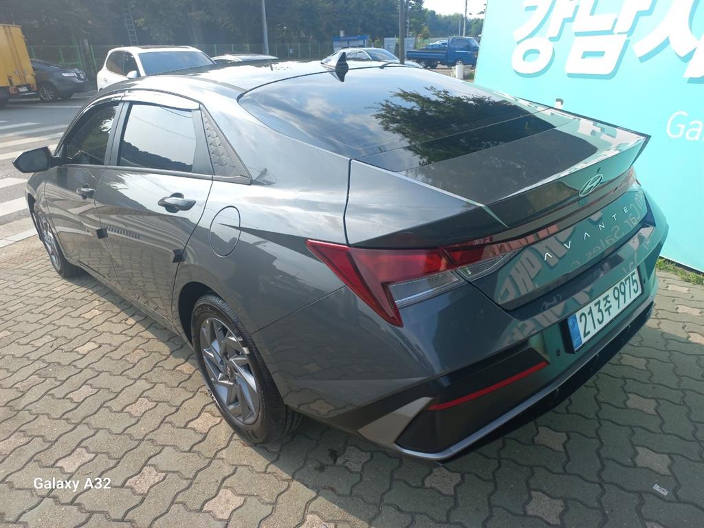 HYUNDAI Avante - Vista 6