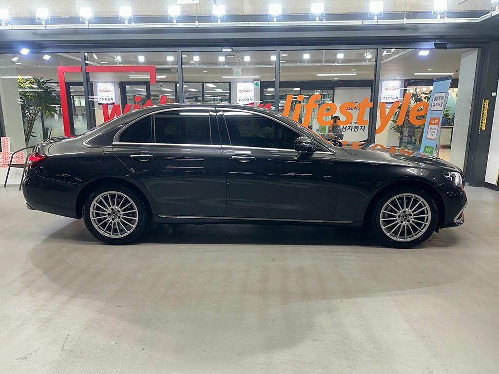 Mercedes Benz E class - Vista 3