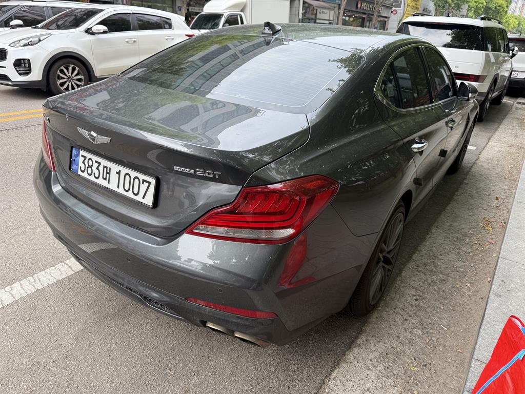 Genesis G70 - Vista 8