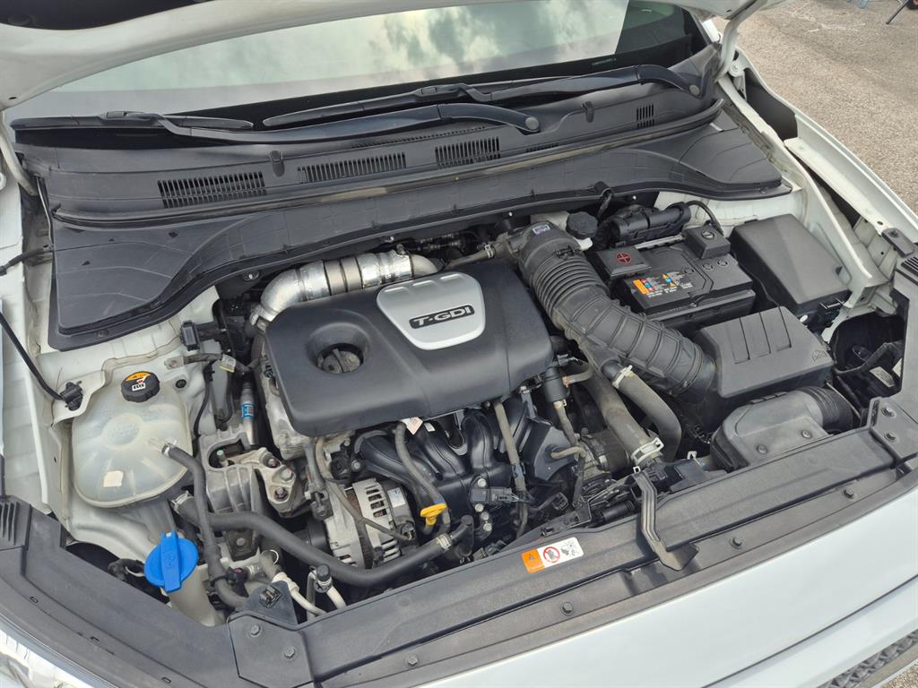 HYUNDAI Kona - Vista 8
