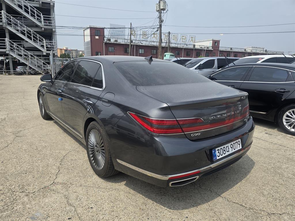 Genesis G90 - Vista 3