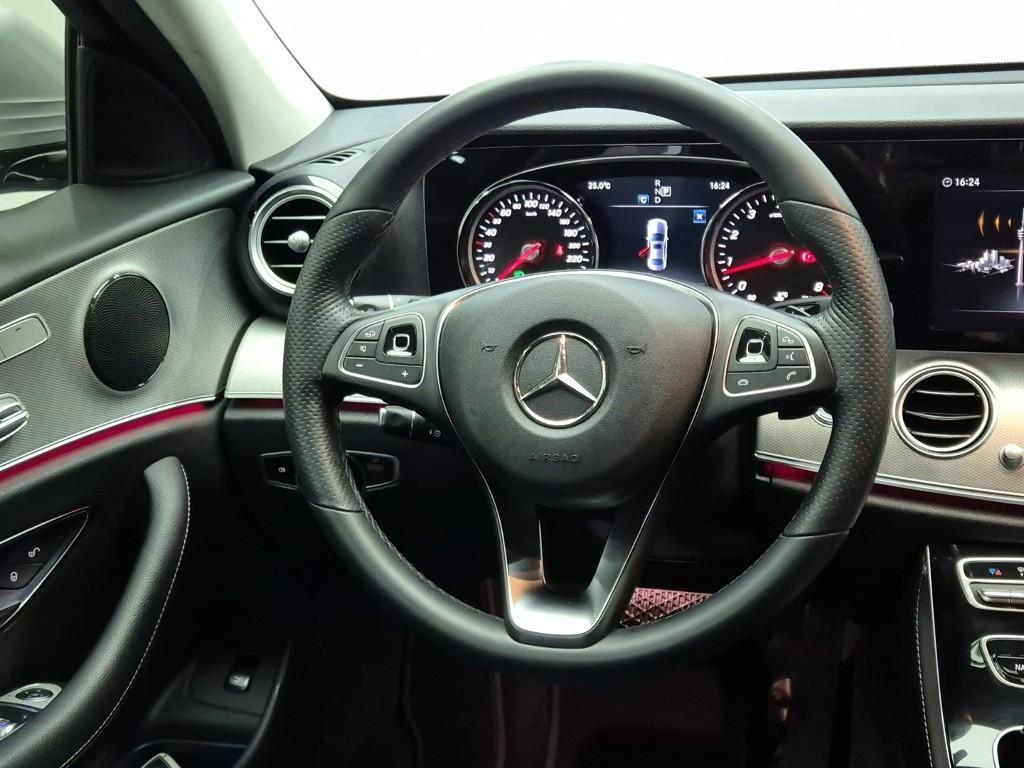Mercedes Benz E class - Vista 9