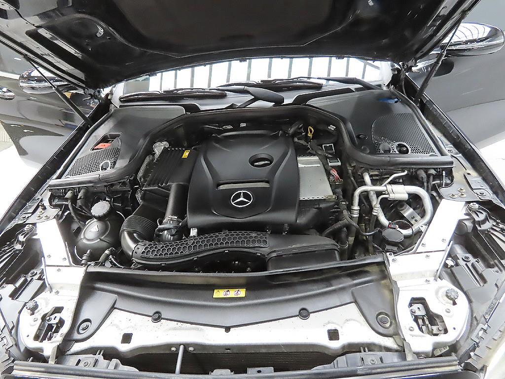 Mercedes Benz E class - Vista 9