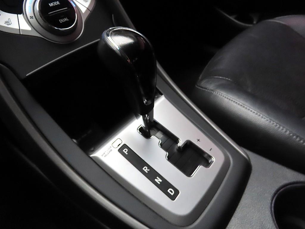 HYUNDAI Avante - Vista 12