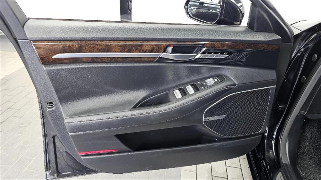 Genesis G90 - Vista 12