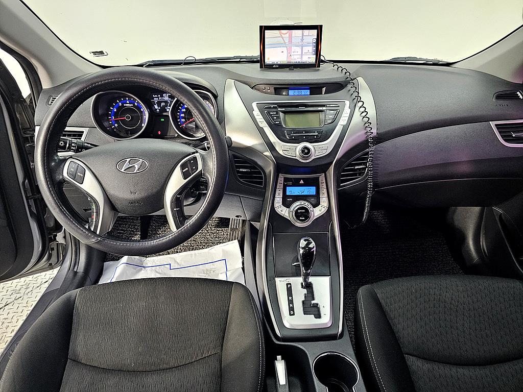 HYUNDAI Avante - Vista 7