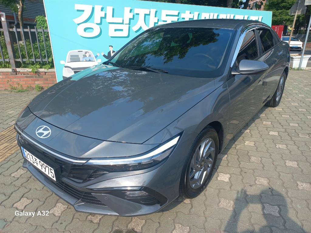 HYUNDAI Avante - Vista 2