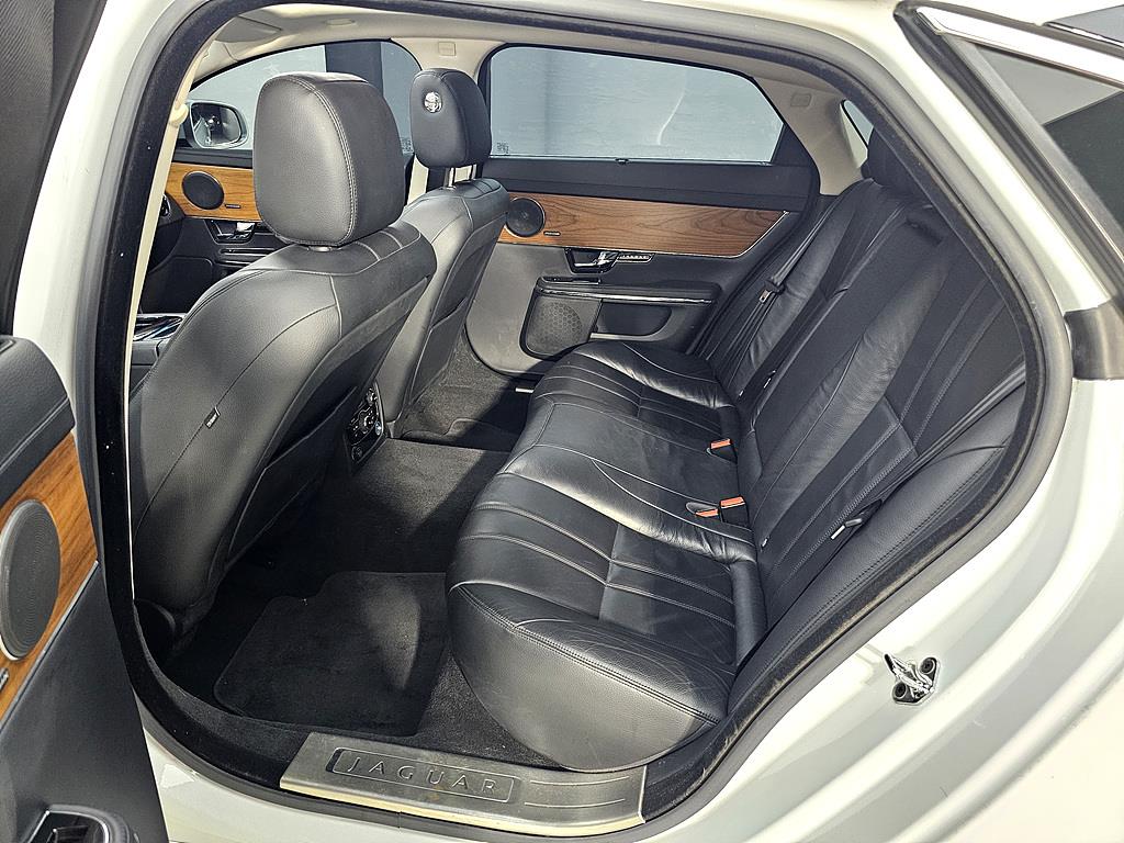 Jaguar XJ - Vista 11