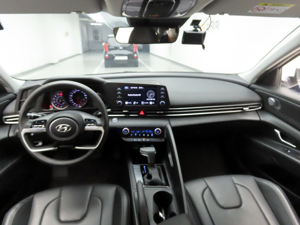 HYUNDAI Avante - Vista 9