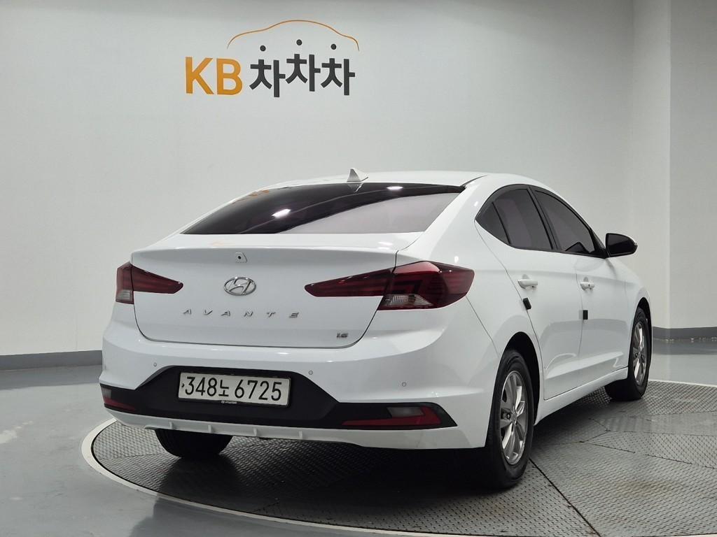 HYUNDAI Avante - Vista 6