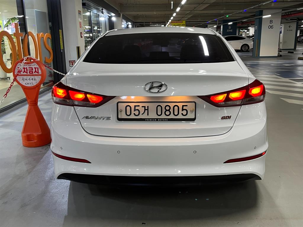 HYUNDAI Avante - Vista 7