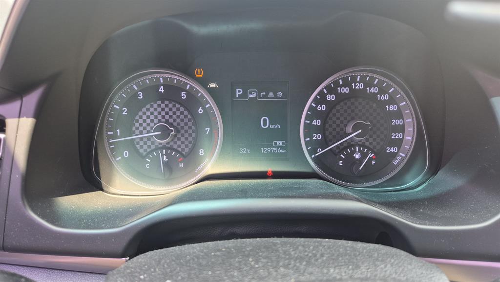 HYUNDAI Avante - Vista 3