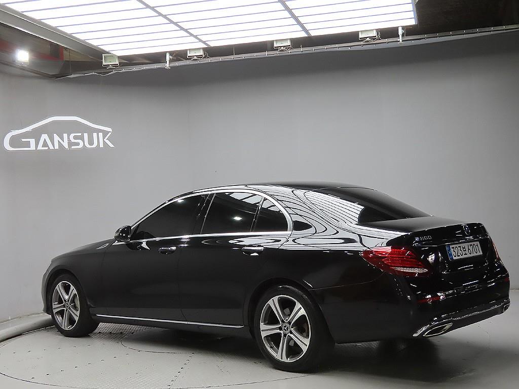 Mercedes Benz E class - Vista 3
