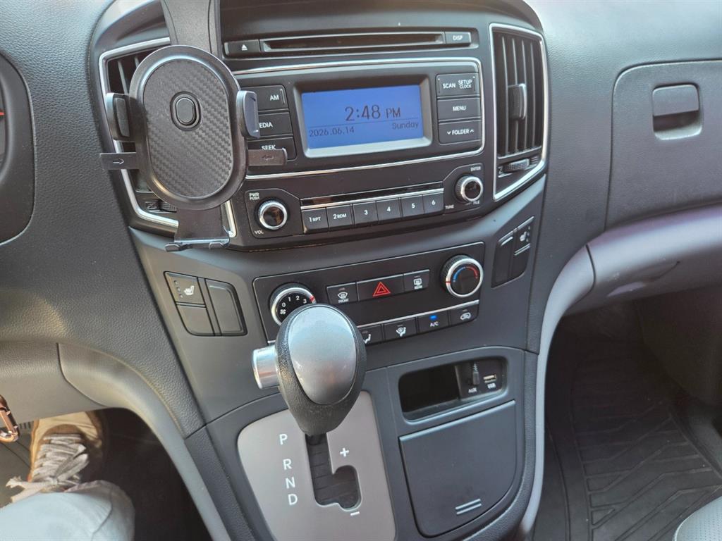 HYUNDAI Starex - Vista 10