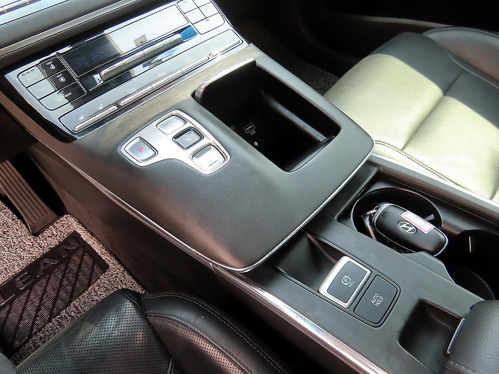 HYUNDAI Grandeur - Vista 12