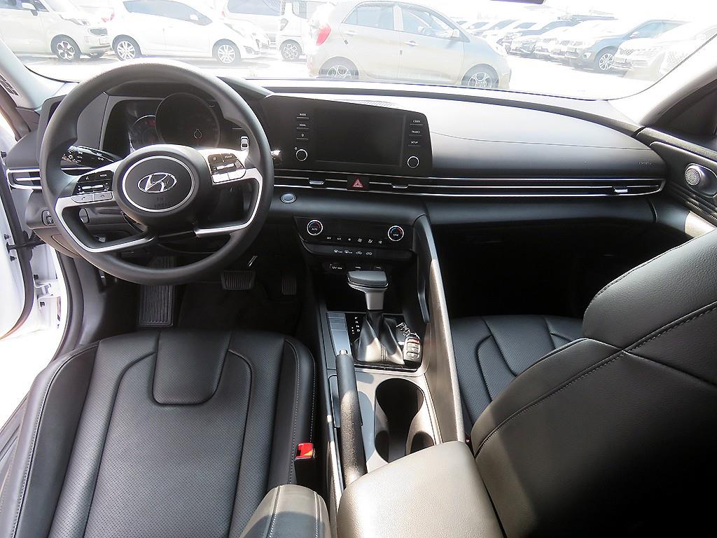 HYUNDAI Avante - Vista 9