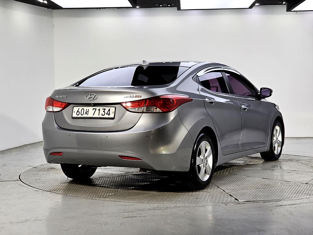 HYUNDAI Avante - Vista 6