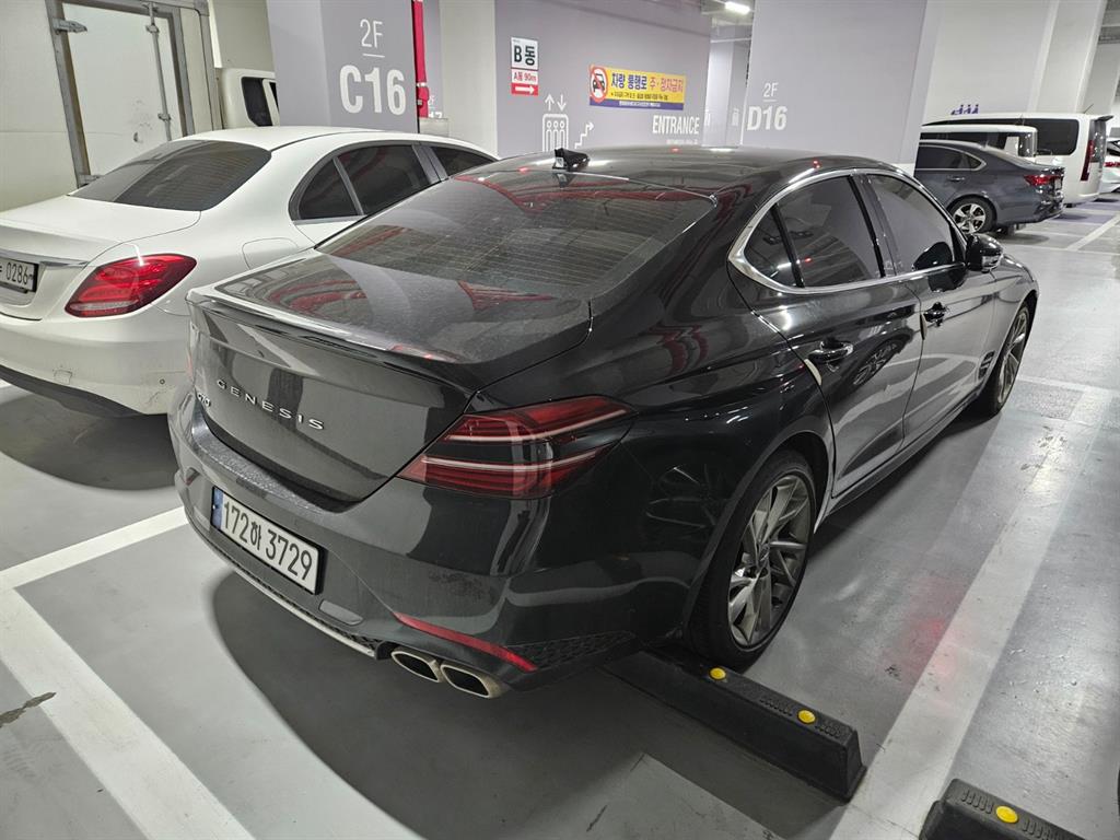 Genesis G70 - Vista 8