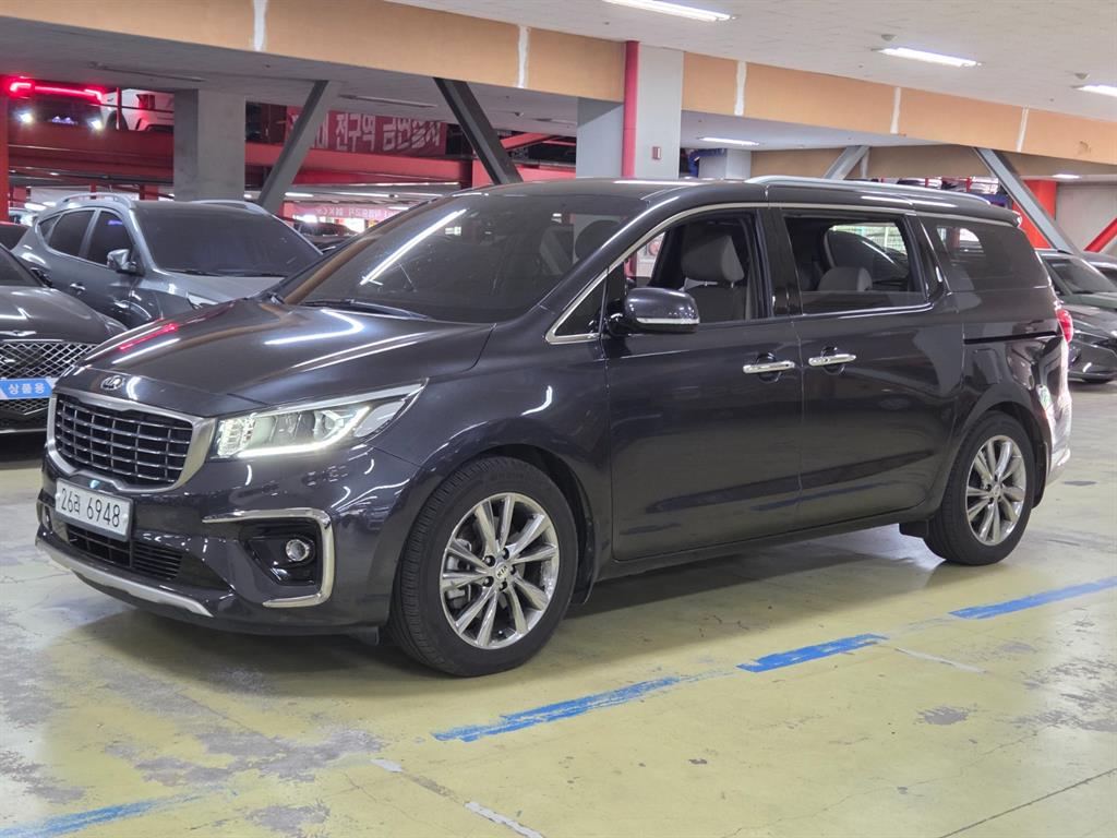 KIA Carnival 2018 Gris - Importación desde Corea - HF Imports Iquique - Foto 1