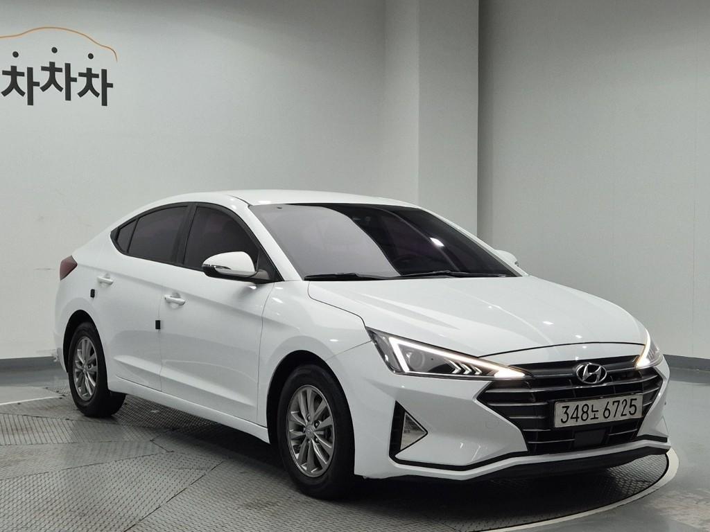 HYUNDAI Avante - Vista 3