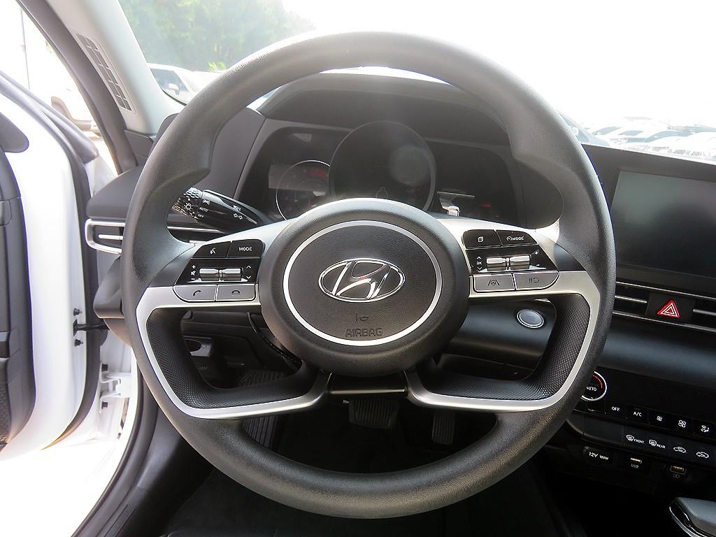 HYUNDAI Avante - Vista 10