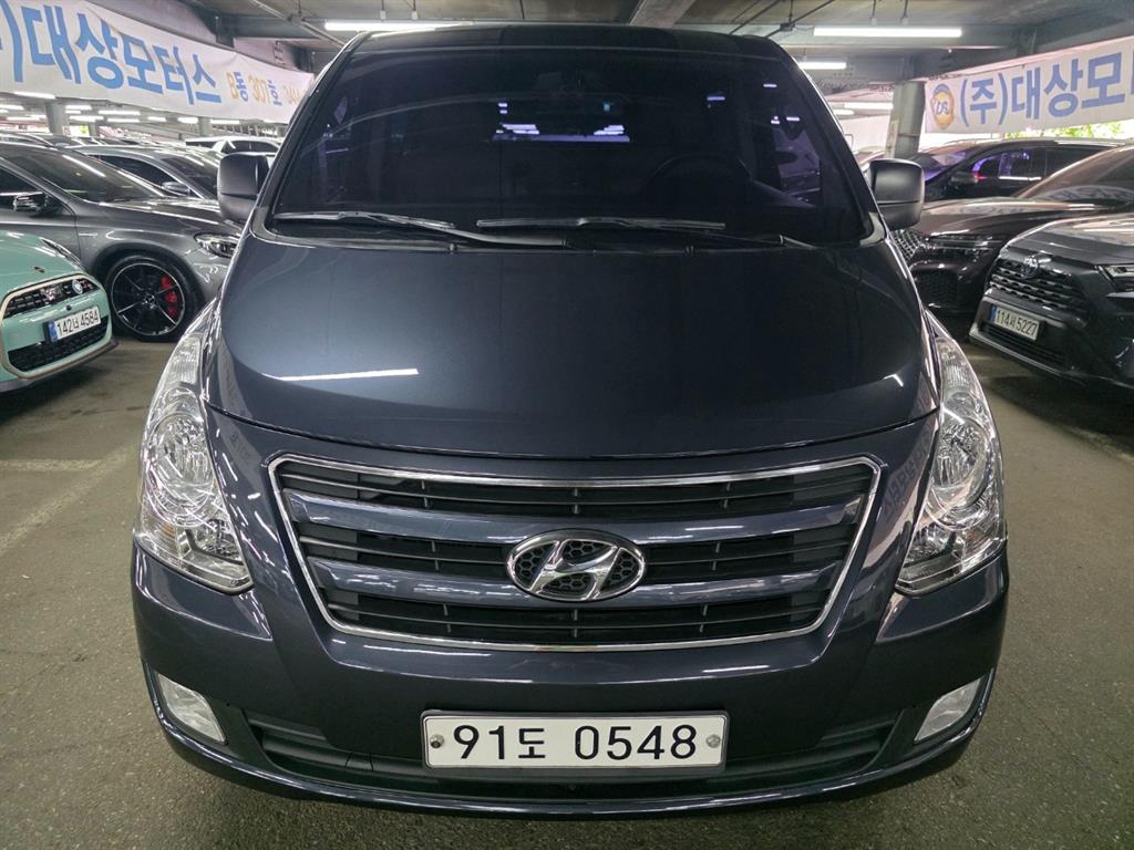 HYUNDAI Starex - Vista 2
