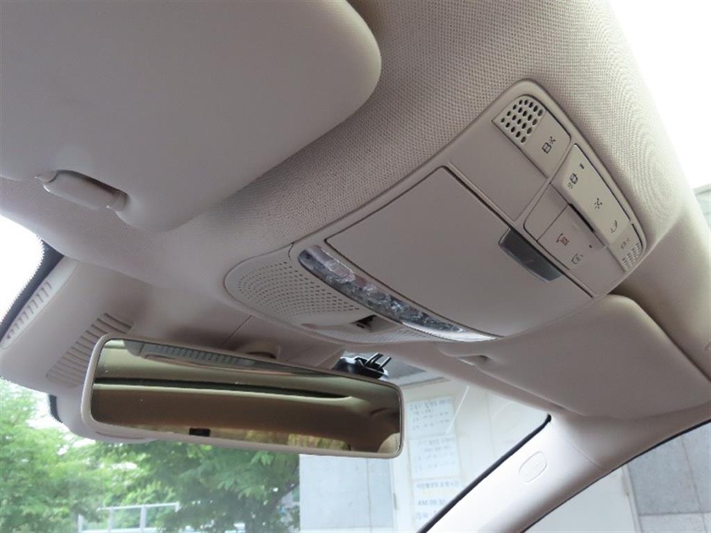 Mercedes Benz E class - Vista 12
