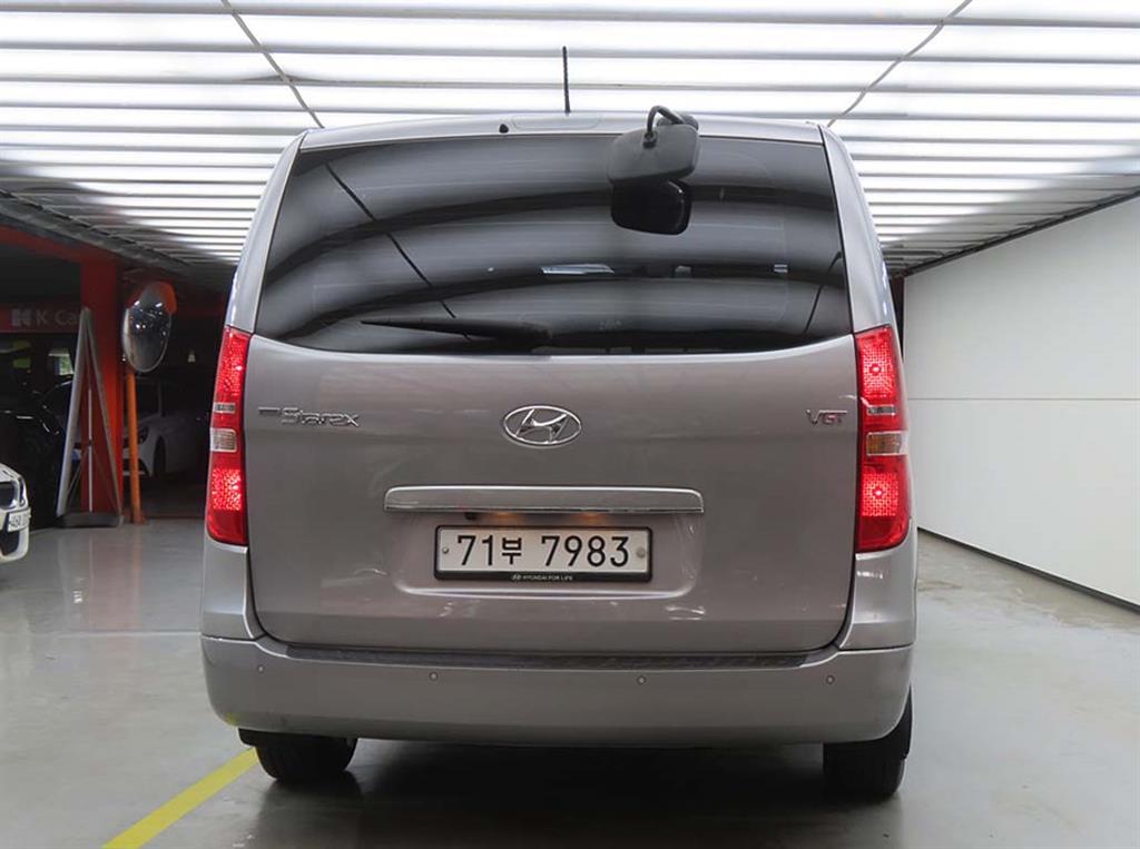 HYUNDAI Starex - Vista 3