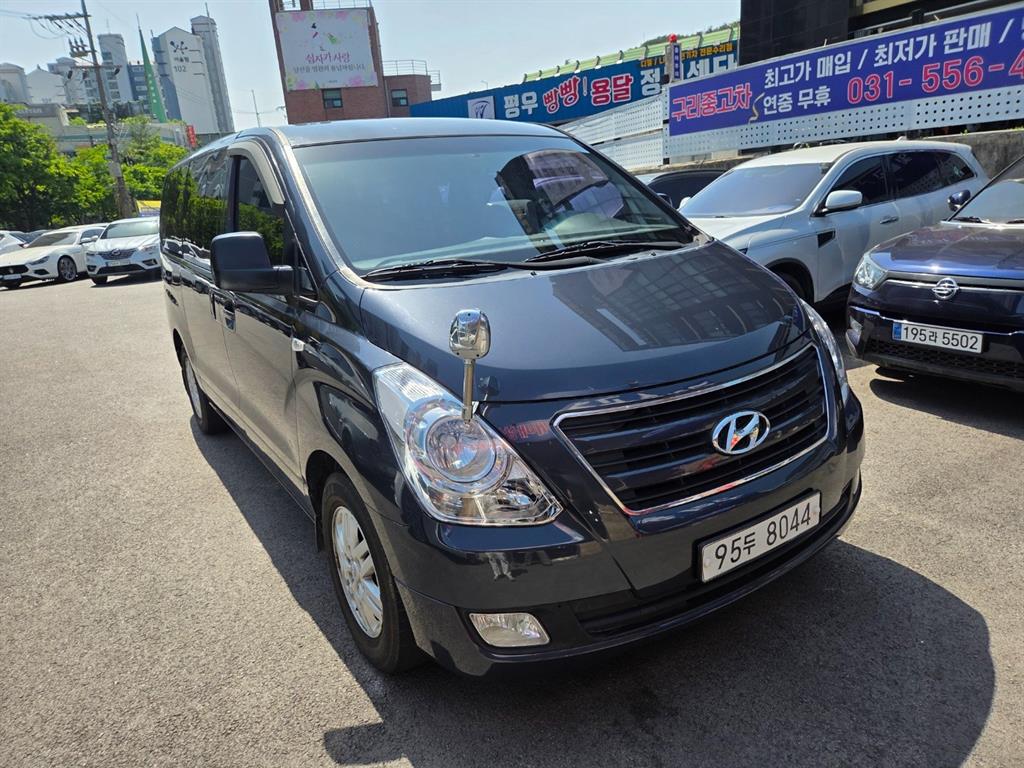 HYUNDAI Starex - Vista 3