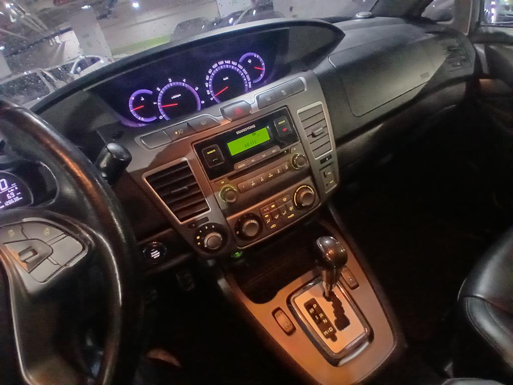Ssangyong Korando - Vista 11
