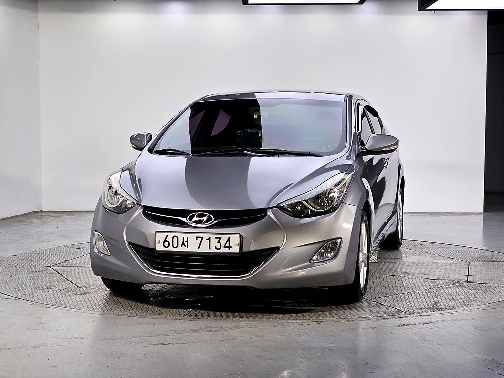 HYUNDAI Avante - Vista 2