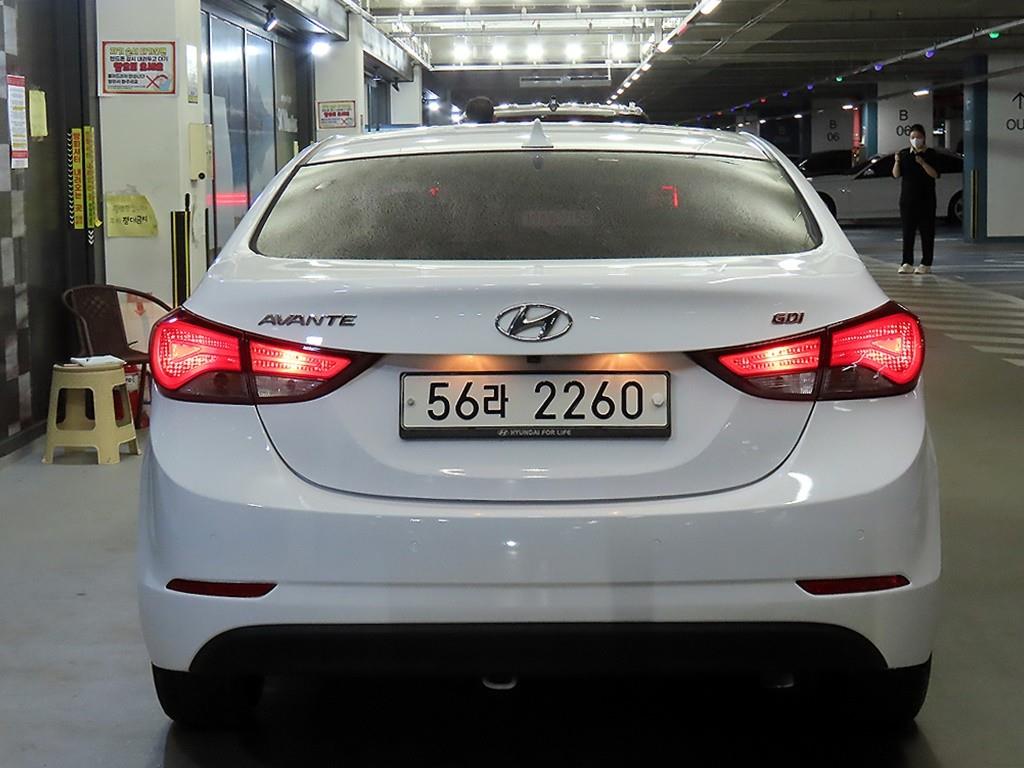 HYUNDAI Avante - Vista 7