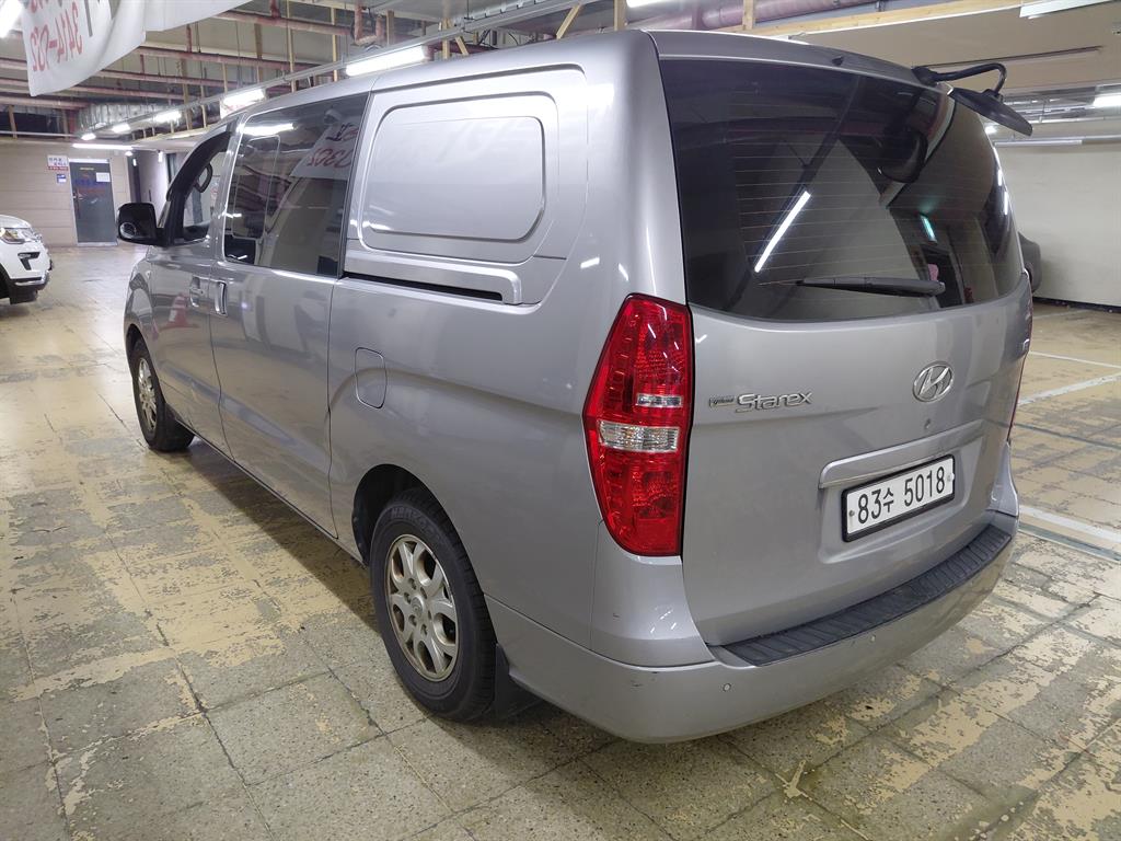 HYUNDAI Starex - Vista 6