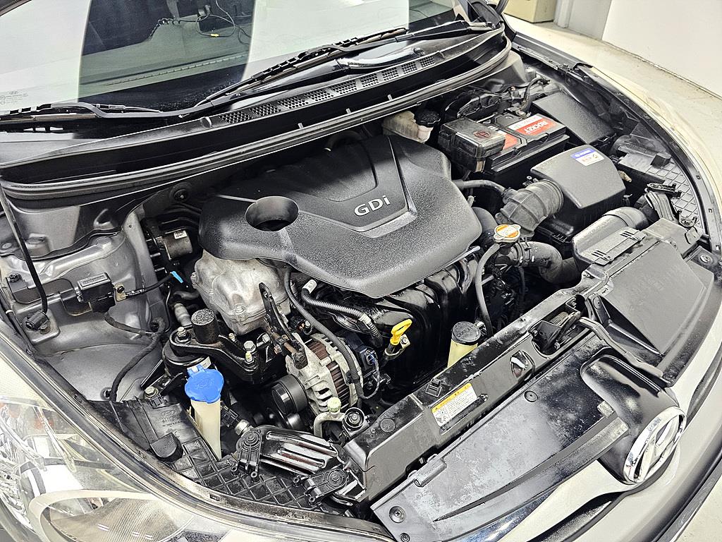 HYUNDAI Avante - Vista 8