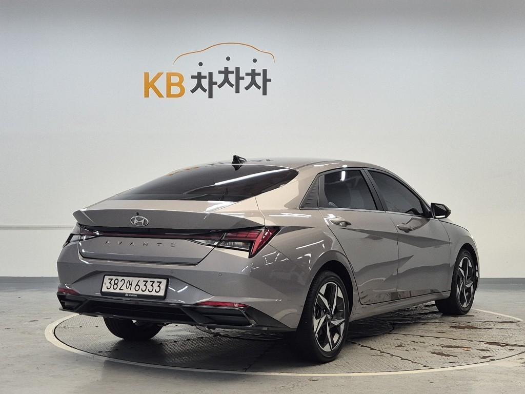 HYUNDAI Avante - Vista 3