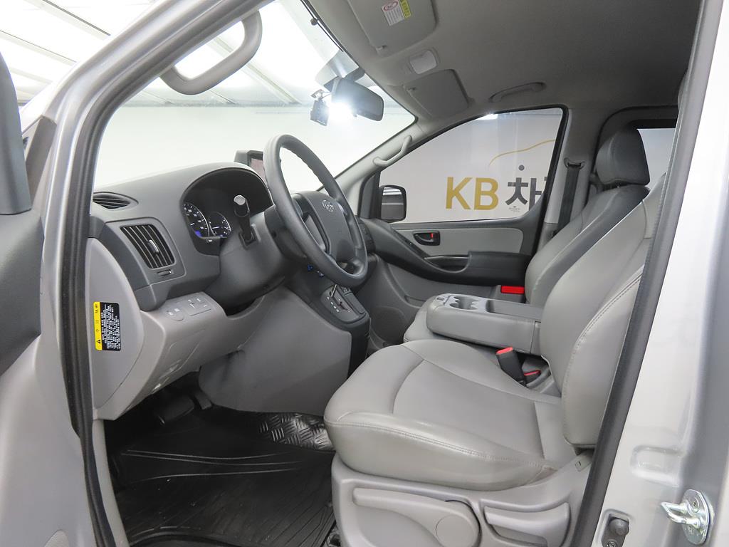 HYUNDAI Starex - Vista 7