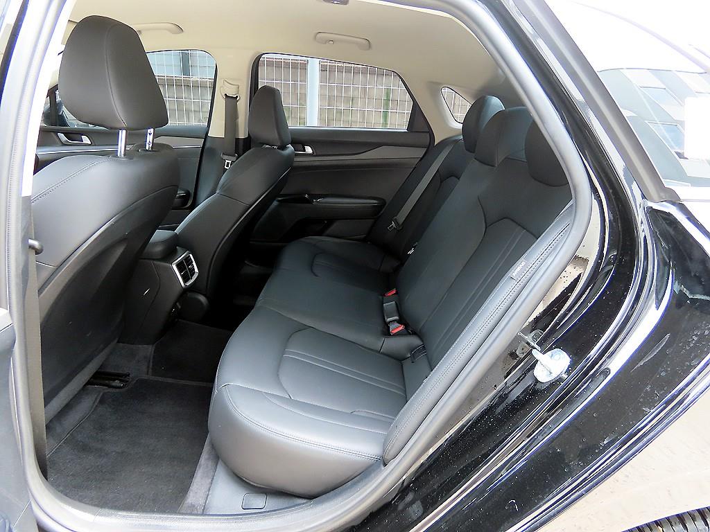KIA K5 - Vista 8