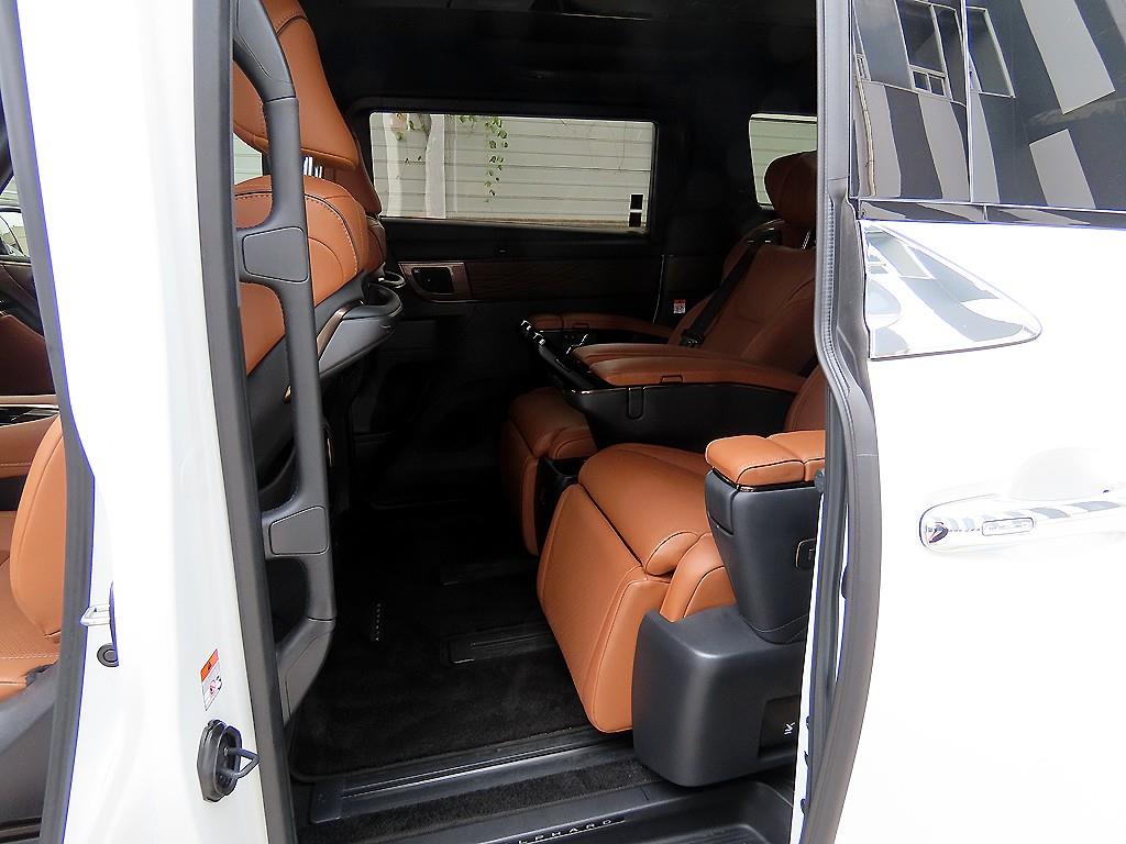 Toyota Alphard - Vista 8