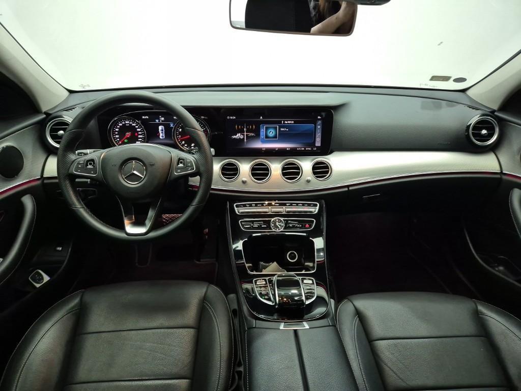 Mercedes Benz E class - Vista 8