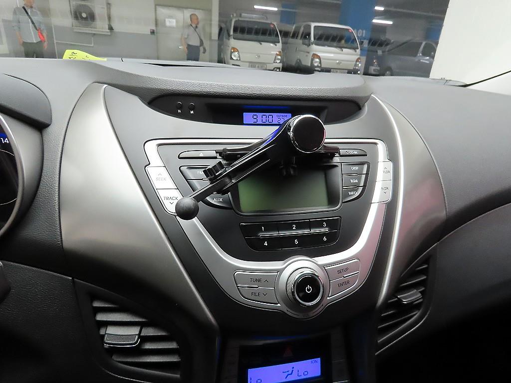 HYUNDAI Avante - Vista 11