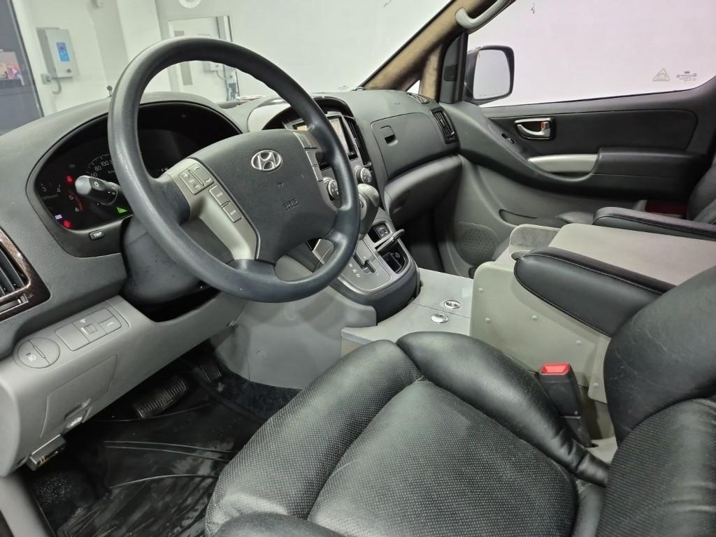 HYUNDAI Starex - Vista 9