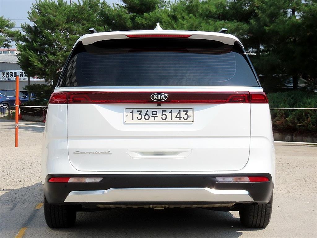 KIA Carnival - Vista 4